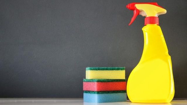 Το απόλυτο καθαριστικό σπρέι για το σπίτι με λεμόνι και άλλα 2 υλικά