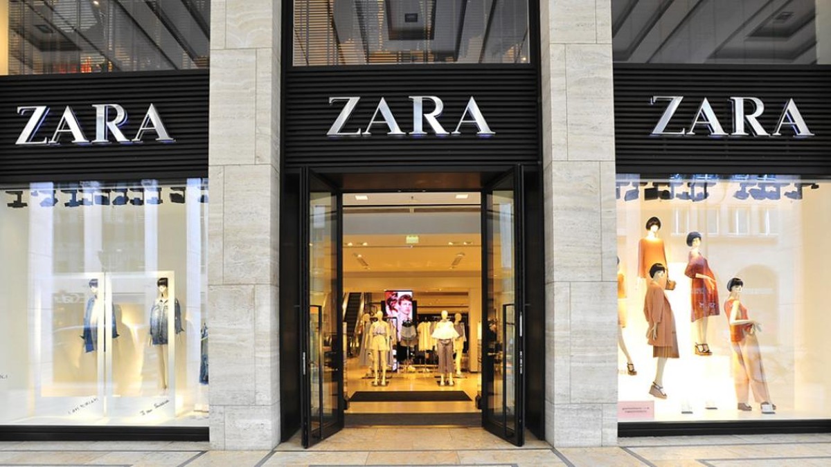 Σοκ στα Zara: Το πιο στυλάτο φόρεμα της εποχής κοστίζει μόνο 7,99 €