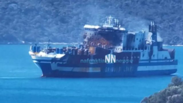 Φωτιά στο Euroferry Olympia»: Έφτασε έξω από το λιμάνι του Αστακού – Εκ νέου επιχείρηση έρευνας και διάσωσης