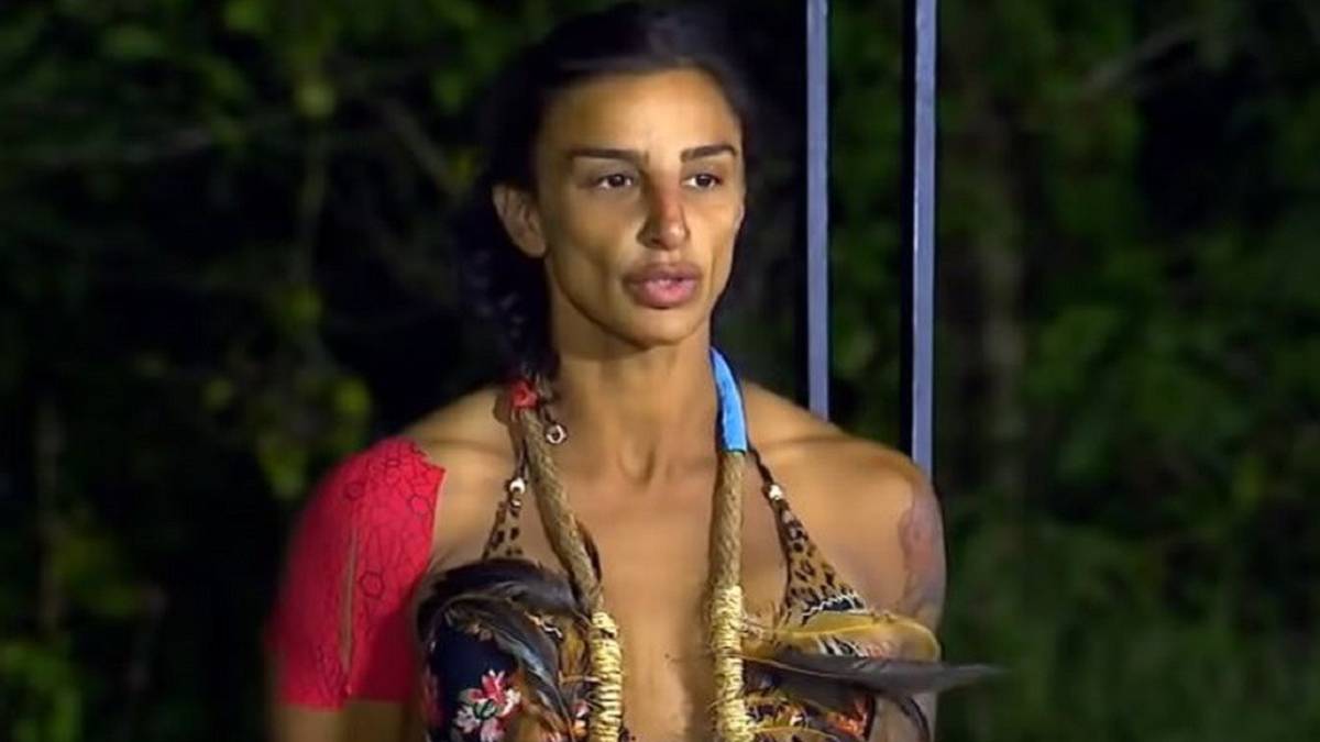 «Οι δειλοί δεν σταματούν γιατί…»: Η Αθηνά Ευμορφιάδη αποχώρησε από το Survivor 5 και ξεκίνησε τις σπόντες
