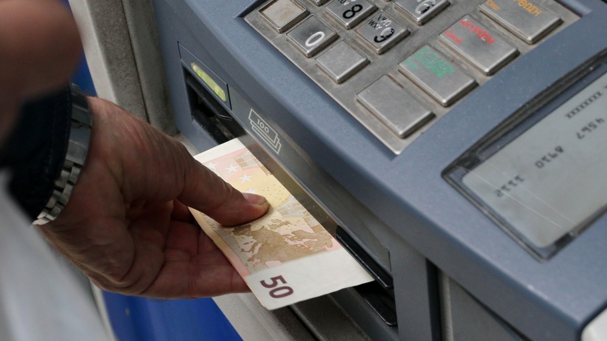 Νέο κόλπο: Έτσι κλέβουν τα PIN από τις κάρτες σας στα ATM – Βίντεο ντοκουμέντο