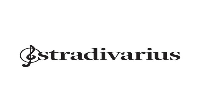Ουρές στα Stradivarius για το ριγέ mini φόρεμα με 19,99 ευρώ