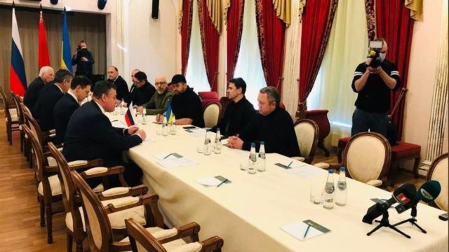 Πόλεμος στην Ουκρανία: Ολοκληρώθηκαν μετά από τρεις ώρες οι διαπραγματεύσεις μεταξύ των δύο χωρών