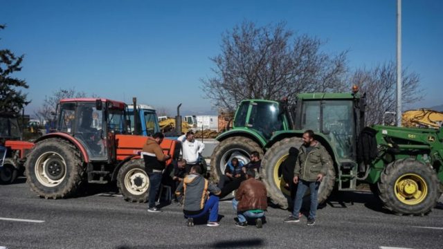 Έρχεται 24ωρη απεργία – Πού στήθηκαν τα μπλόκα των αγροτών