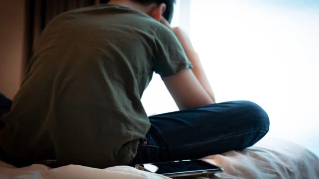 Συγκλονιστική ιστορία 12χρονου στην Ηλεία: Είχαν πεθάνει οι φυσικοί του γονείς και τώρα “έφυγαν” και οι θετοί από κορωνοϊό
