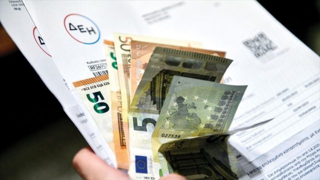 “Σφάζει” η ακρίβεια: Έλαβε τον λογαριασμό ρεύματος και του ήρθε… ταμπλάς (video)