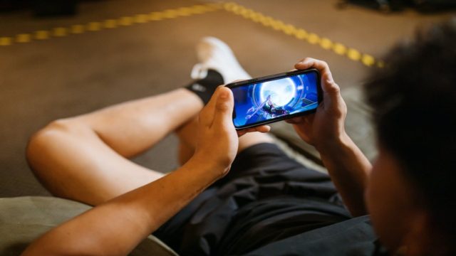 Έρευνα αποκαλύπτει ποιες είναι οι συνήθειες των παιδιών στο διαδίκτυο