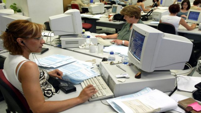 Τηλεργασία στο Δημόσιο: Οριστική εφαρμογή με εγκυκλίους παρά τον ψηφισμένο νόμο