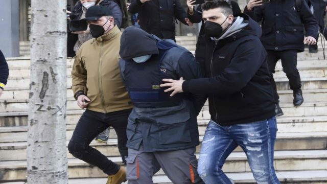 Δολοφονία Άλκη στη Θεσσαλονίκη: “Καταπέλτης” το κατηγορητήριο και για τους 8 συλληφθέντες – Πήραν παράταση για να απολογηθούν