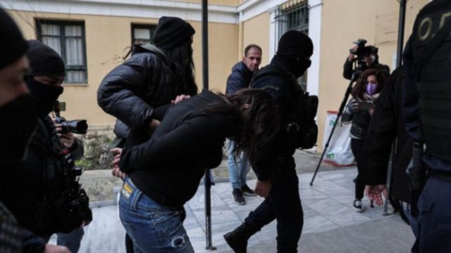 Δολοφονία 7χρονου στην Κυψέλη: Στον εισαγγελέα η 29χρονη «Μήδεια» – «Δεν είδα και δεν άκουσα τίποτα» (Video)