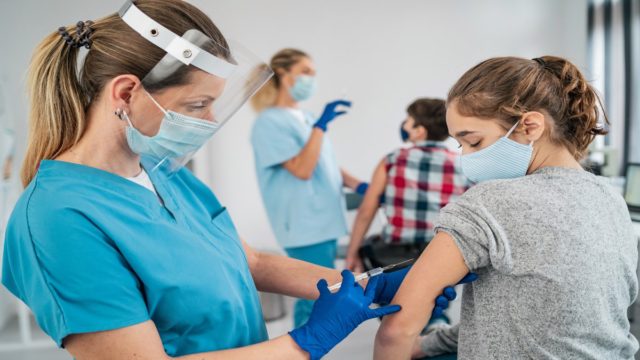 Κορωνοϊός: Ανοίγουν 40.000 νέα ραντεβού εμβολίου για παιδιά – Πότε είναι διαθέσιμα
