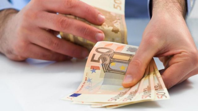 Μικρή σανίδα σωτηρίας με έκτακτο επίδομα για το Πάσχα – Νέα δεδομένα για το κοινωνικό μέρισμα