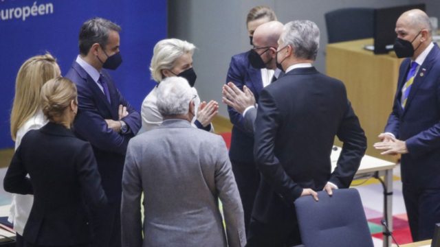 Πόλεμος στην Ουκρανία: Οι κυρώσεις στη Ρωσία που αποφάσισαν οι 27 -Δεκτή η πρόταση Μητσοτάκη για έκτακτα μέτρα στην ενέργεια