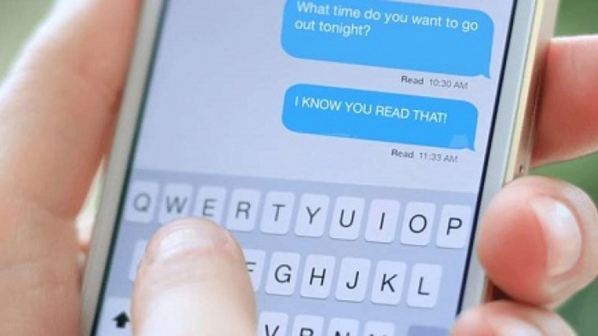 Facebook: Με αυτό το κόλπο μπορείτε να διαβάζετε μηνύματα χωρίς να το βλέπουν οι άλλοι!