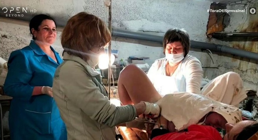 Ρωσική εισβολή στην Ουκρανία: Το θαύμα της ζωής στα συντρίμια του πολέμου – Κοριτσάκι γεννήθηκε σε καταφύγιο του Κιέβου (photo)