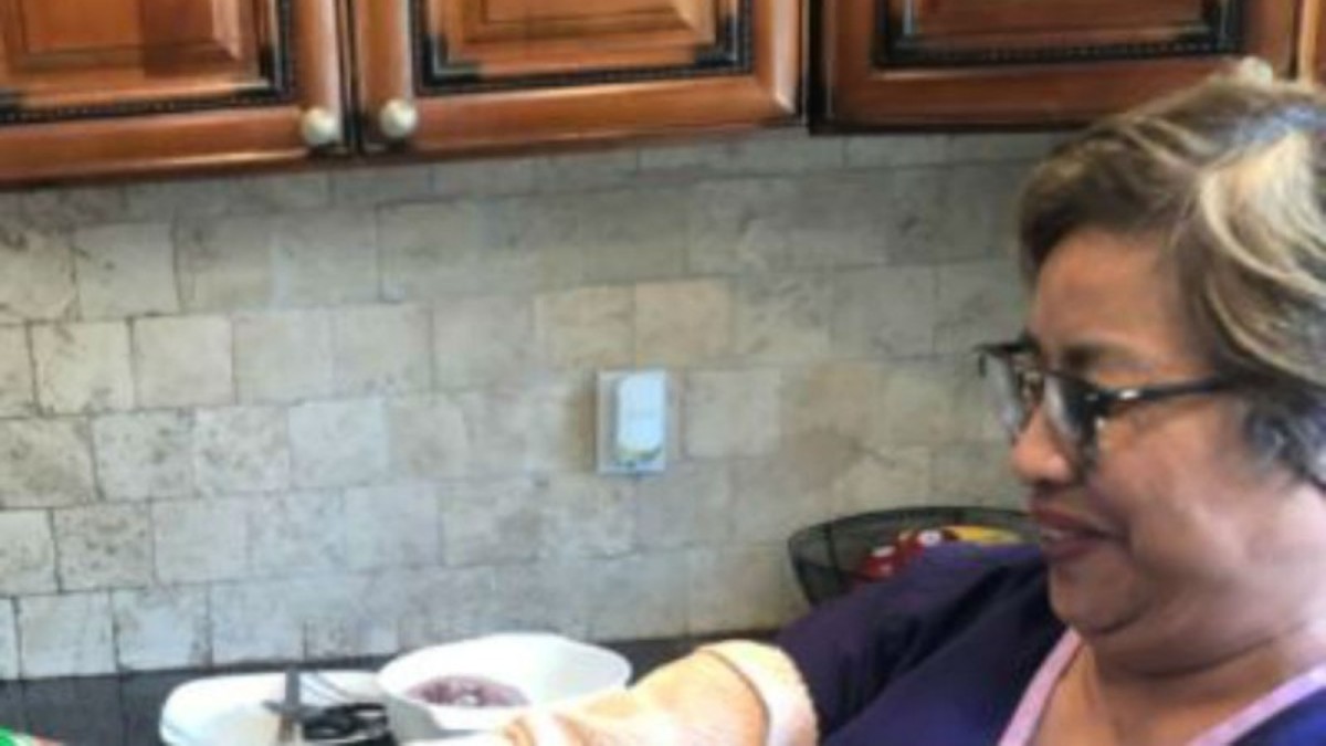 Έβαλε τη γιαγιά του να τηγανίσει αυγά κι έγινε viral – O λόγος θα σας σοκάρει