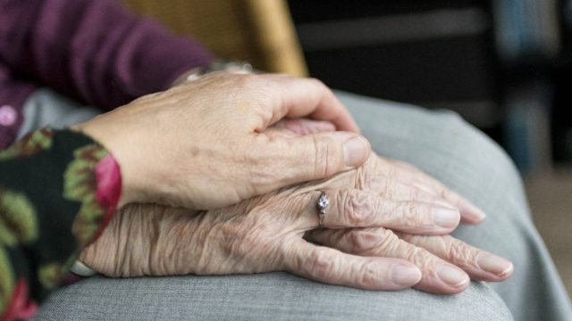 Σκάνδαλο με γηροκομείο-κολαστήριο στα Χανιά: Κατηγορούνται για 30 θανάτους και οκτώ απόπειρες!