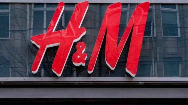 Προλάβετέ το! Αυτό το φόρεμα στα H&M έχει γίνει ανάρπαστο