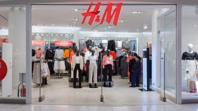 Θα ξετρελαθείτε: Το πιο in fashion φουσκωτό μπουφάν βρίσκεται στα H&M και κοστίζει μόλις…