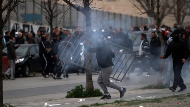 Νέο περιστατικό οπαδικής βίας – Ελευσίνα: Άγρια επίθεση κατά νεαρών από ομάδα χούλιγκαν – Στο νοσοκομείο ένας 22χρονος (video)