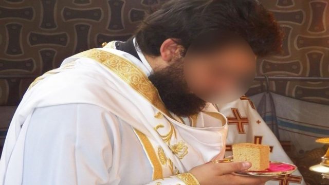 Υπόθεση βιασμού 17χρονης: «Όταν βγάζουν τα β@ζ@κι@ απ’ έξω και προκαλούν…» – Σάλος με τις δηλώσεις υπέρ του 37χρονου ιερέα (Video)