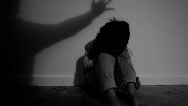 Κρήτη: Η ζωγραφιά της 11χρονης που αποκάλυψε τον εφιάλτη – Το ξύλο και η κακοποίηση από τον θείο της (Video)