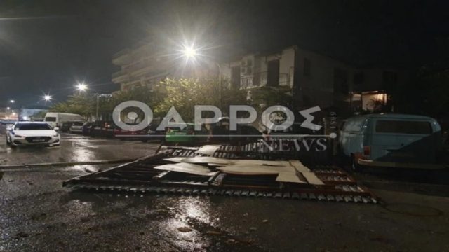 Καλαμάτα: Οι ισχυροί άνεμοι ξεχαρβάλωσαν στέγαστρο κοντά στον ναό της Υπαπαντής – Δύο γυναίκες τραυματίες (video)