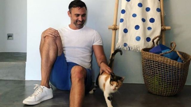 Όλοι θα το θέλαμε: Αυτό είναι το μοντέρνο σπίτι του Γιώργου Καπουτζίδη στην Αίγινα (photos)