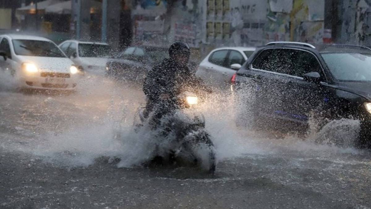 Ισχυρή κακοκαιρία στην Αττική: Καταιγίδα στην Αττική