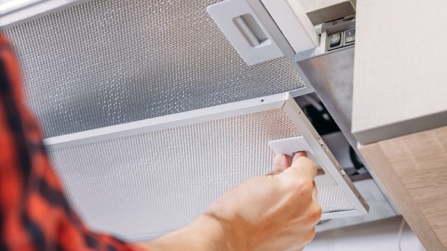Ο πιο γρήγορος τρόπος για να εξαφανίσετε τα λίπη από το φίλτρο του απορροφητήρα