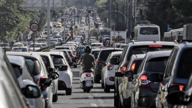 Κυκλοφοριακό κομφούζιο: Μεγάλο μποτιλιάρισμα στον Κηφισό – Ποιοι άλλοι δρόμοι είναι απροσπέλαστοι (photo)
