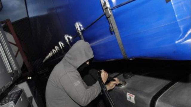 Καταδικάστηκαν έξι άτομα για κλοπές πετρελαίου από αγωγούς του Ελληνικού Στρατού