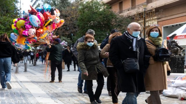 Κορωνοϊός – Άρση μέτρων: Παραμένει η μάσκα σε εσωτερικούς και εξωτερικούς χώρους – Η απόφαση της Επιτροπής Εμπειρογνωμόνων