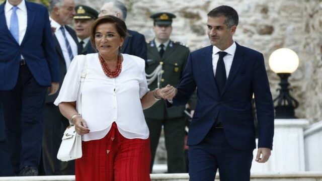 «Τσακίζει» κόκαλα ο Κώστας Μπακογιάννης: «Μαμά, το ξέρουμε…» (photo)