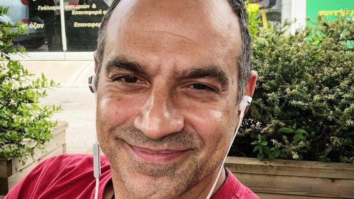 Σκέτος κούκλος: Όταν ο Κρατερός Κατσούλης πρωταγωνιστούσε σε σειρά το μακρινό 1994