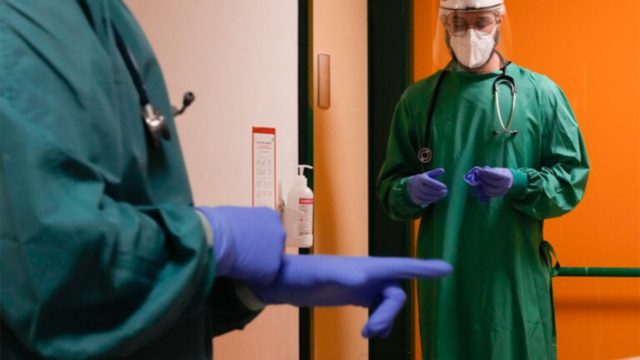 Κορωνοϊός: 18.094 κρούσματα σήμερα – Στους 460 οι διασωληνωμένοι, 88 νέοι θάνατοι