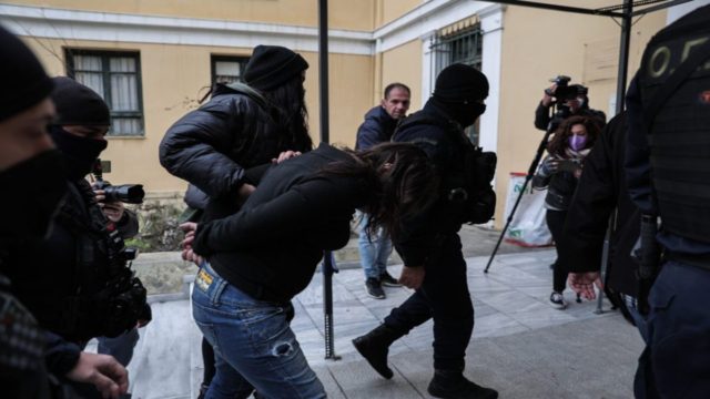 Δολοφονία 7χρονου στην Κυψέλη – Ξεσπά ο πατέρας του παιδιού: «Θέλω να βγω και να σκοτώσω αυτόν που σκότωσε το παιδί μου» (video)