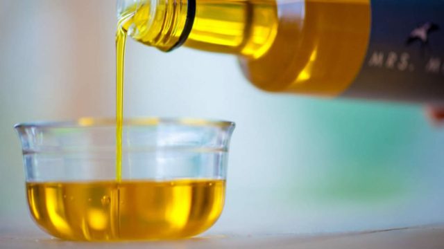 Το απίστευτο τρικ για να εξαφανίσετε κάθε λεκέ από λάδι