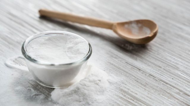 Δεν θα πιστέψετε πού αλλού μπορείτε να χρησιμοποιήσετε τη μαγειρική σόδα