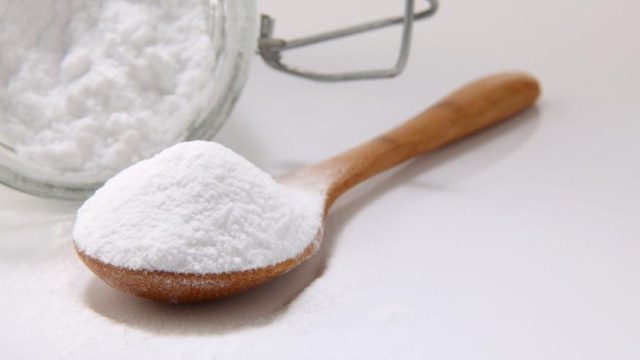 Βάζει μαγειρική σόδα στη μύτη – Μόλις δείτε γιατί θα το κάνετε κι εσείς