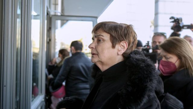 «Κτήνη, από το Θεό να το βρείτε»: Ξέσπασε η μητέρα της Ελένης Τοπαλούδη – Διακόπηκε η δίκη (Video)