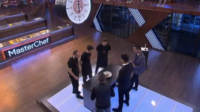MasterChef 6: Το… κουλό περιστατικό με τον μονόκερο – ”Σκάλωσε” ο Κουτσόπουλος! (video)
