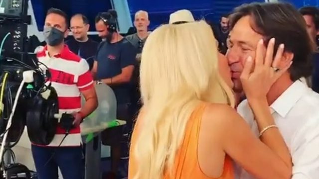 Ολόκληρη… κοτρώνα: Το πανάκριβο δαχτυλίδι που έδωσε ο Ματέο Παντζόπουλος στην Ελένη Μενεγάκη