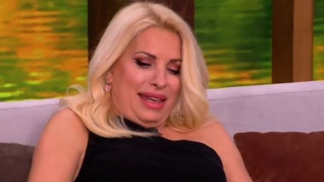 Μητέρα ξανά η Ελένη Μενεγάκη: Με τους ορούς και το νεογέννητο στα χέρια – Η πρώτη φωτογραφία από το μαιευτήριο