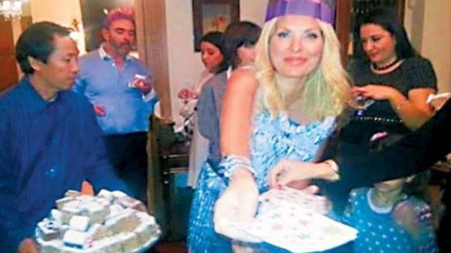 Ούρλιαζε ο υπηρέτης της Ελένης Μενεγάκη και τον άκουσαν όλα τα Μελίσσια – Ο τρικούβερτος καβγάς και οι διάλογοι φωτιά!