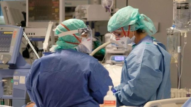 Κορωνοϊός: Στα 17.662 τα νέα κρούσματα – 106 θάνατοι – 568 οι διασωληνωμένοι