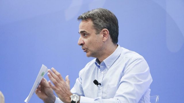 Σύσκεψη υπό τον Μητσοτάκη στο Μαξίμου για την οπαδική βία σήμερα (7/2) – Τι αποφασίζει η κυβέρνηση (video)