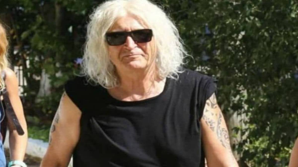 Νίκος Καρβέλας: Στη δημοσιότητα η ταυτότητά του!
