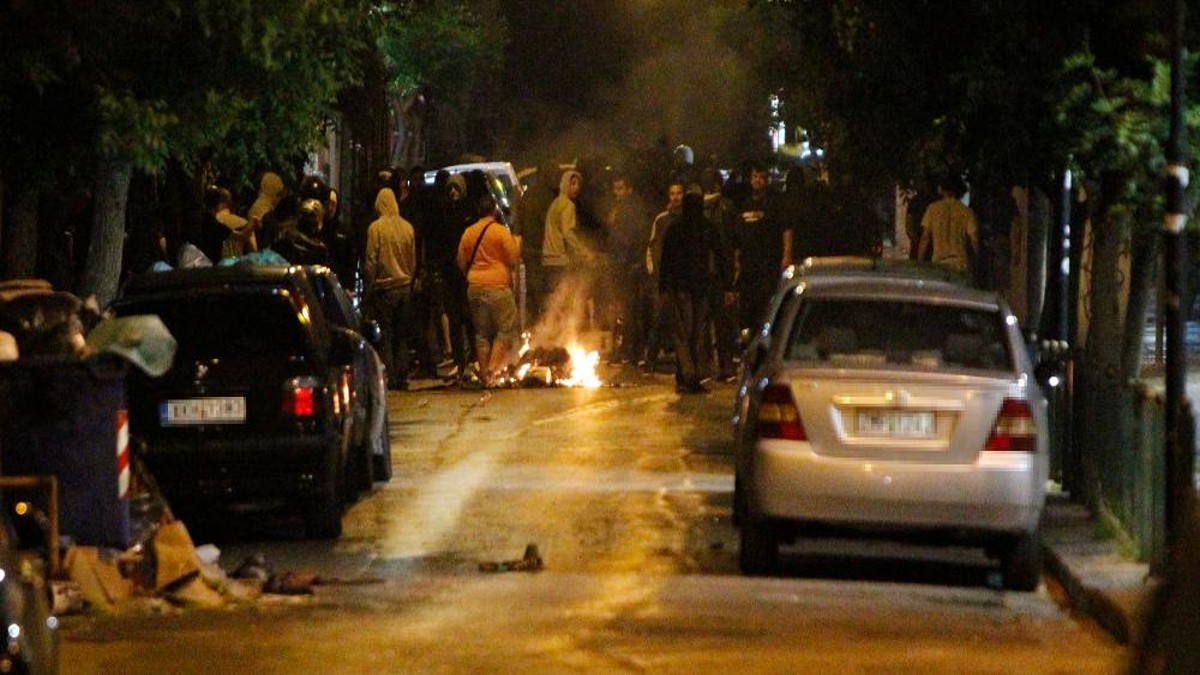 Τρόμος στο Μαρούσι: Επίθεση σε ανήλικο από 30 άτομα στον σταθμό του ΗΣΑΠ (video)