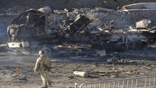 Ουκρανία «ώρα μηδέν»: Η Ρωσία έδωσε εντολή για επίθεση από κάθε κατεύθυνση – Ολονύχτιες μάχες στα ανατολικά (video)